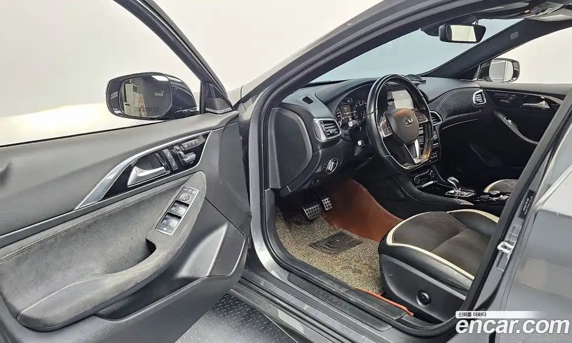 Infiniti Q30 2017 2.0 гидро в Москве № 1283626, фото 10