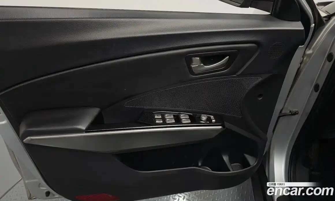 SsangYong TIBOLI 2015 1.6 Автомат в Москве № 1289320, фото 17