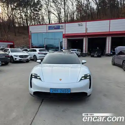 Porsche Taycan, 2023