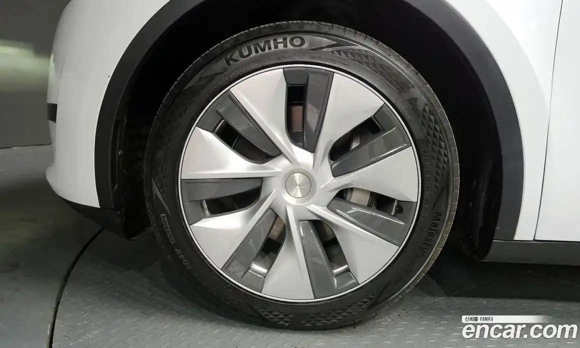 Tesla Model Y 2024 0.2 гидро в Москве № 1293704, фото 5