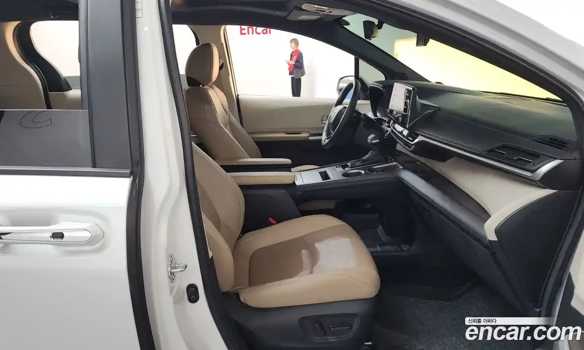 Toyota Sienna 2023 2.5 гидро в Москве № 170155, фото 11