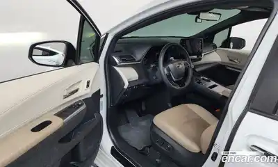 Toyota Sienna 2023 2.5 гидро в Москве № 170155, миниатюра 10