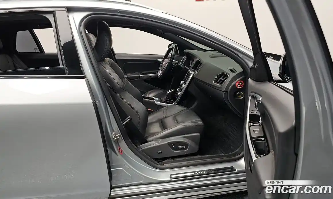 Volvo V60 2015 2.5 гидро в Москве № 230598, фото 11