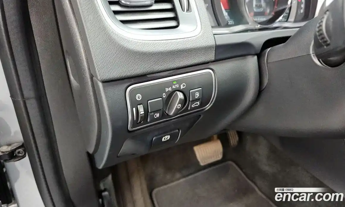 Volvo V60 2015 2.5 гидро в Москве № 230598, фото 17