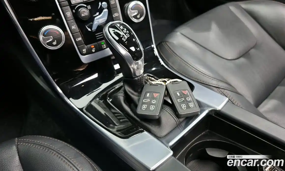 Volvo V60 2015 2.5 гидро в Москве № 230598, фото 9
