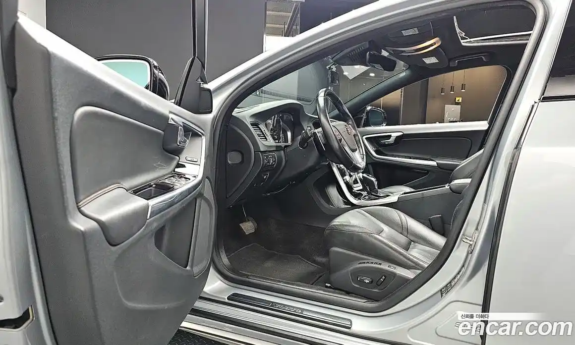 Volvo V60 2015 2.5 гидро в Москве № 230598, фото 10