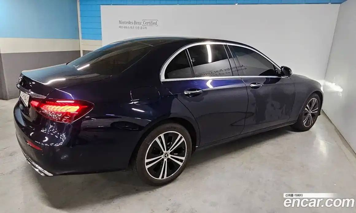 Mercedes-Benz E-Class 2022 2.0 гидро, фото 3