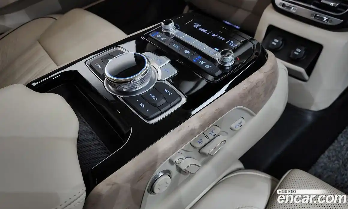 Genesis G90 2019 3.8 гидро в Москве № 1245454, фото 19