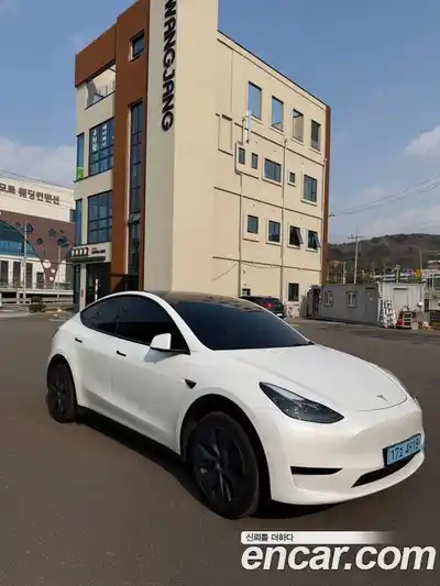 Tesla Model Y, 2024