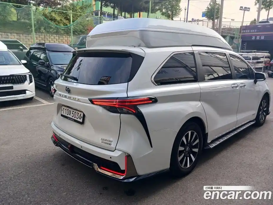 Toyota Sienna 2021 2.5 гидро в Москве № 1280815, фото 3