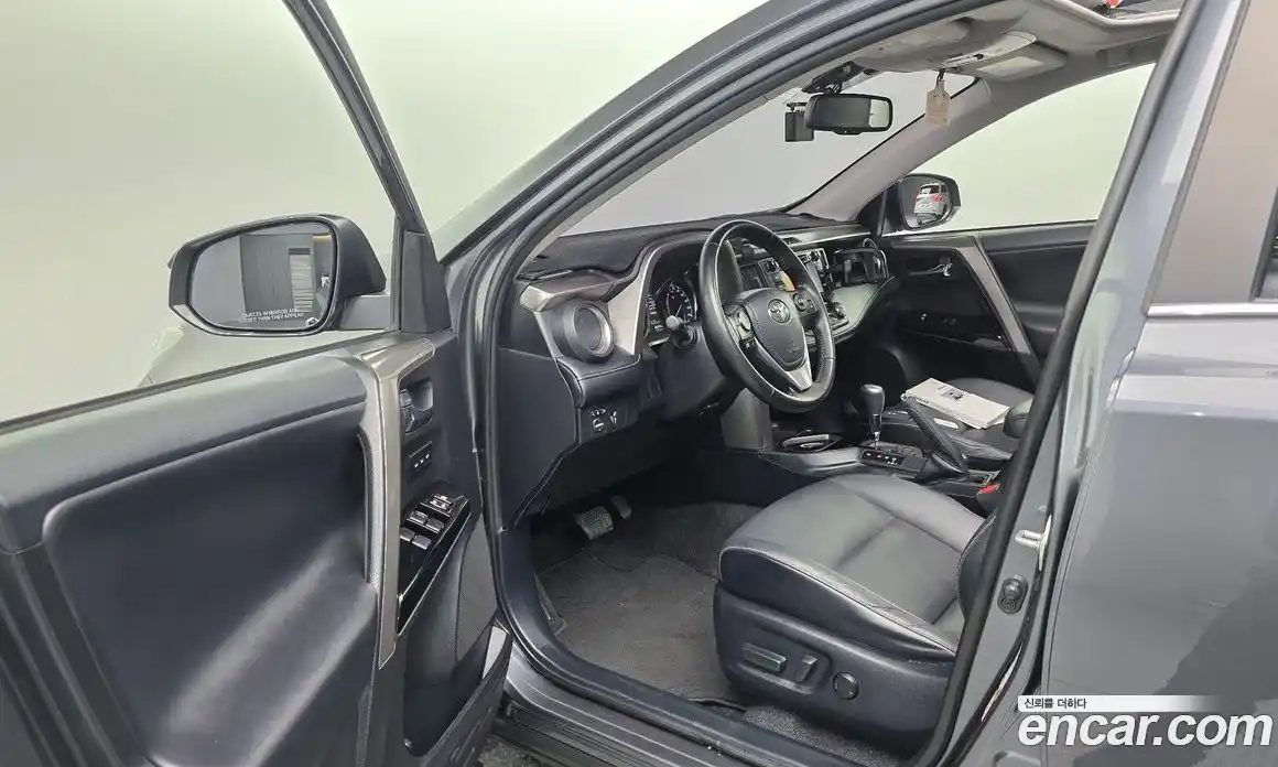 Toyota RAV4 2017 2.5 гидро в Москве № 1281090, фото 12