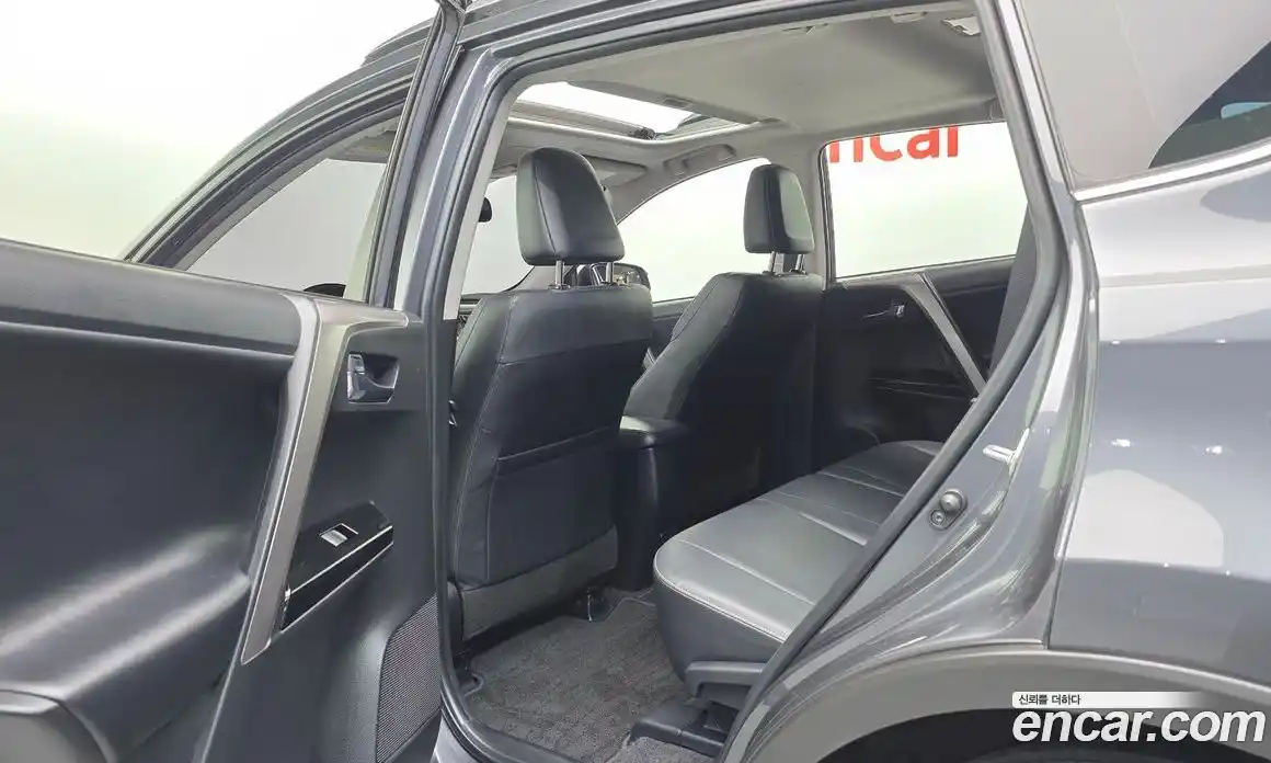 Toyota RAV4 2017 2.5 гидро в Москве № 1281090, фото 18