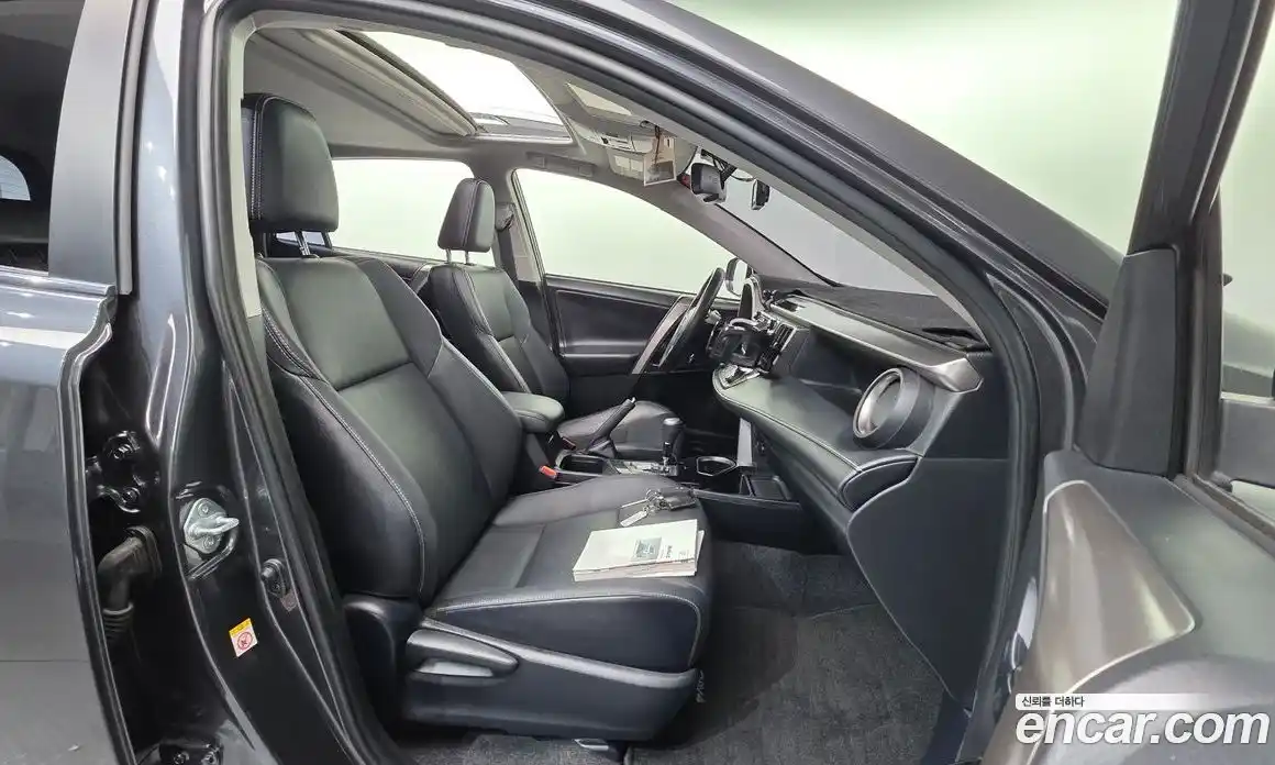 Toyota RAV4 2017 2.5 гидро в Москве № 1281090, фото 10