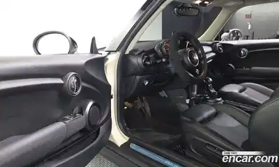 Mini Cooper 2018 1.5 гидро в Москве № 1293364, миниатюра 10
