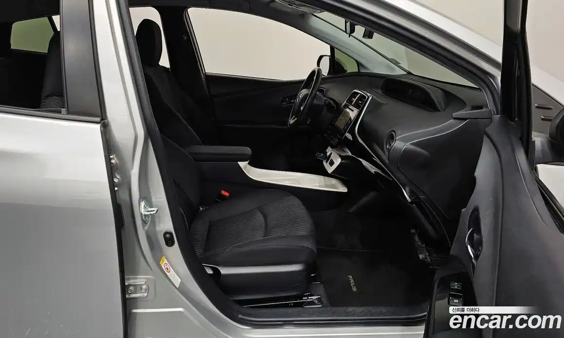 Toyota Prius 2016 1.8 гидро в Москве № 1293403, фото 11