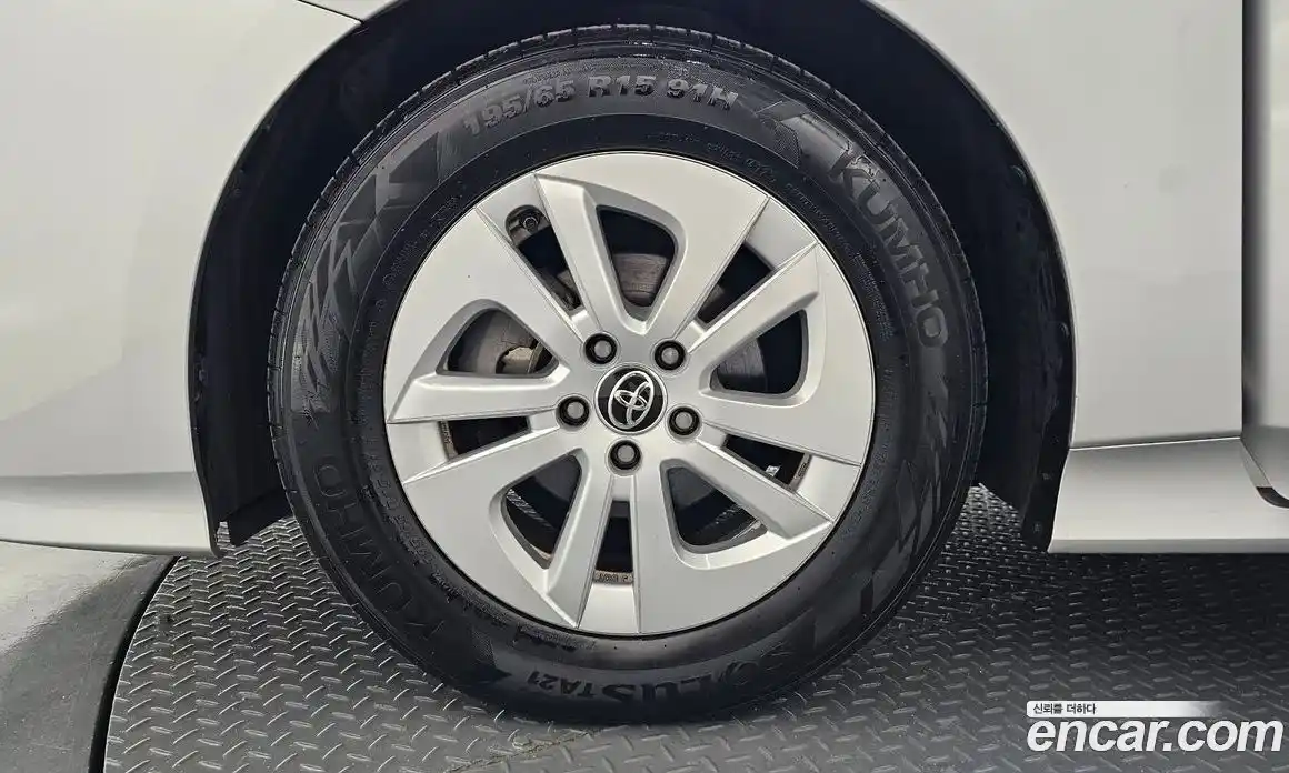 Toyota Prius 2016 1.8 гидро в Москве № 1293403, фото 5