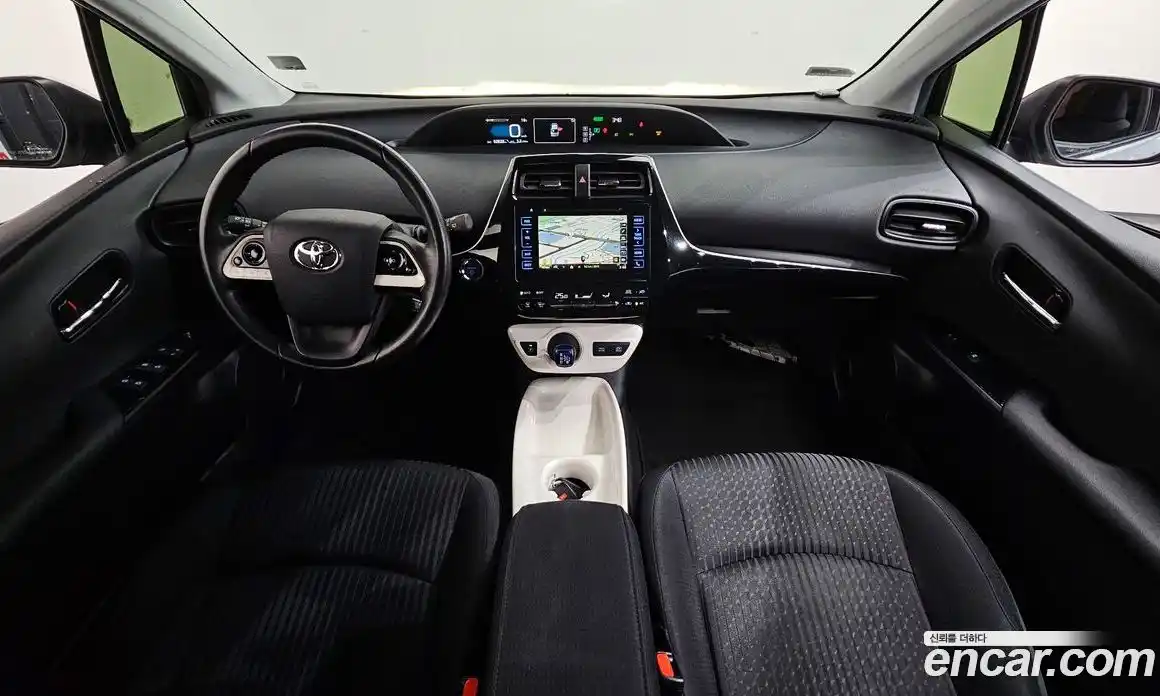 Toyota Prius 2016 1.8 гидро в Москве № 1293403, фото 7