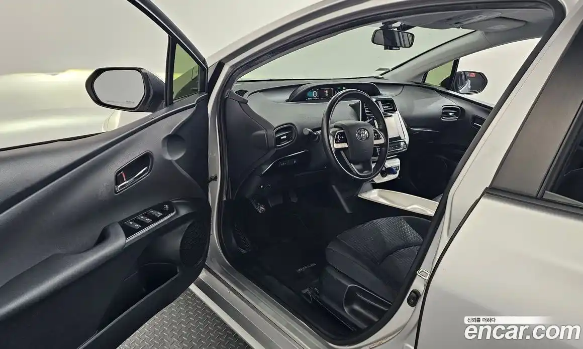 Toyota Prius 2016 1.8 гидро в Москве № 1293403, фото 10