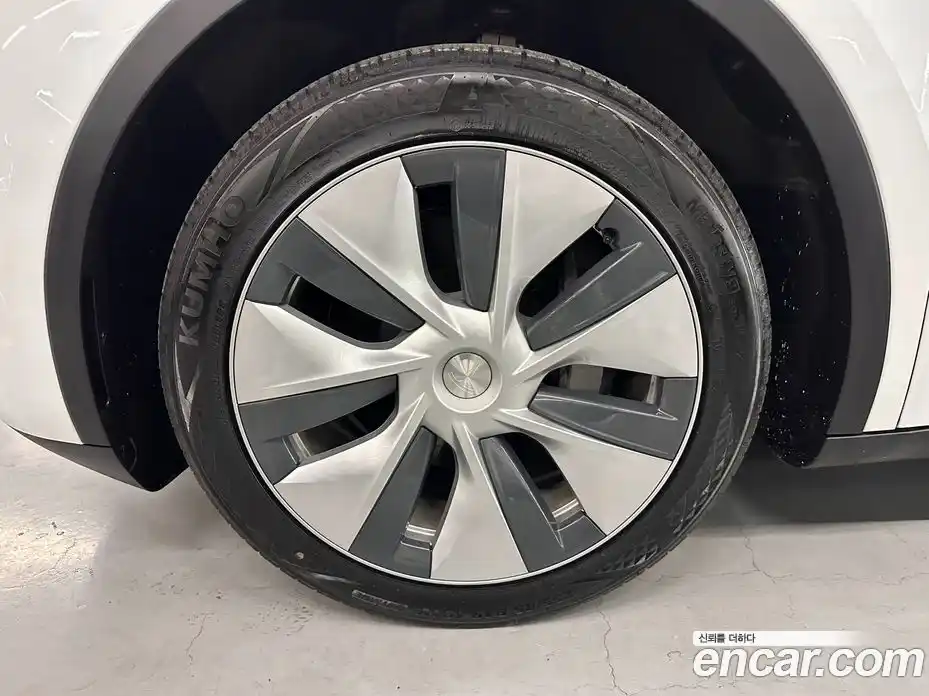 Tesla Model Y 2023 0.2 гидро в Москве № 1293726, фото 18