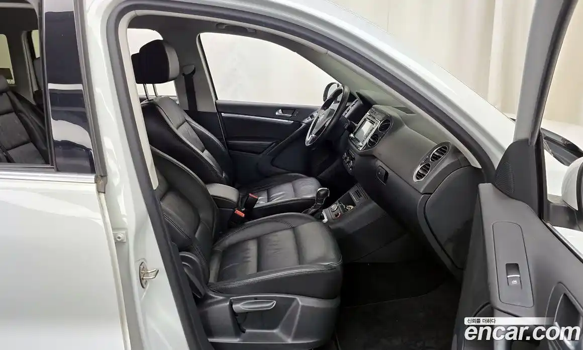 Volkswagen Tiguan 2015 2.0 гидро в Москве № 187384, фото 11