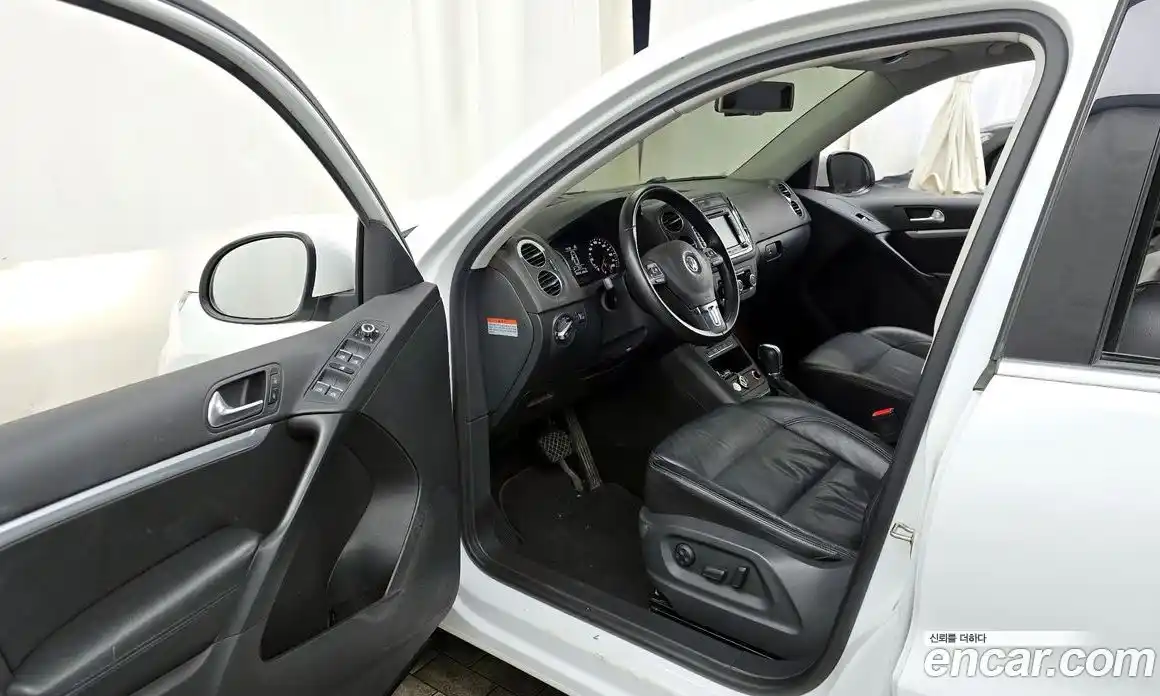 Volkswagen Tiguan 2015 2.0 гидро в Москве № 187384, фото 10