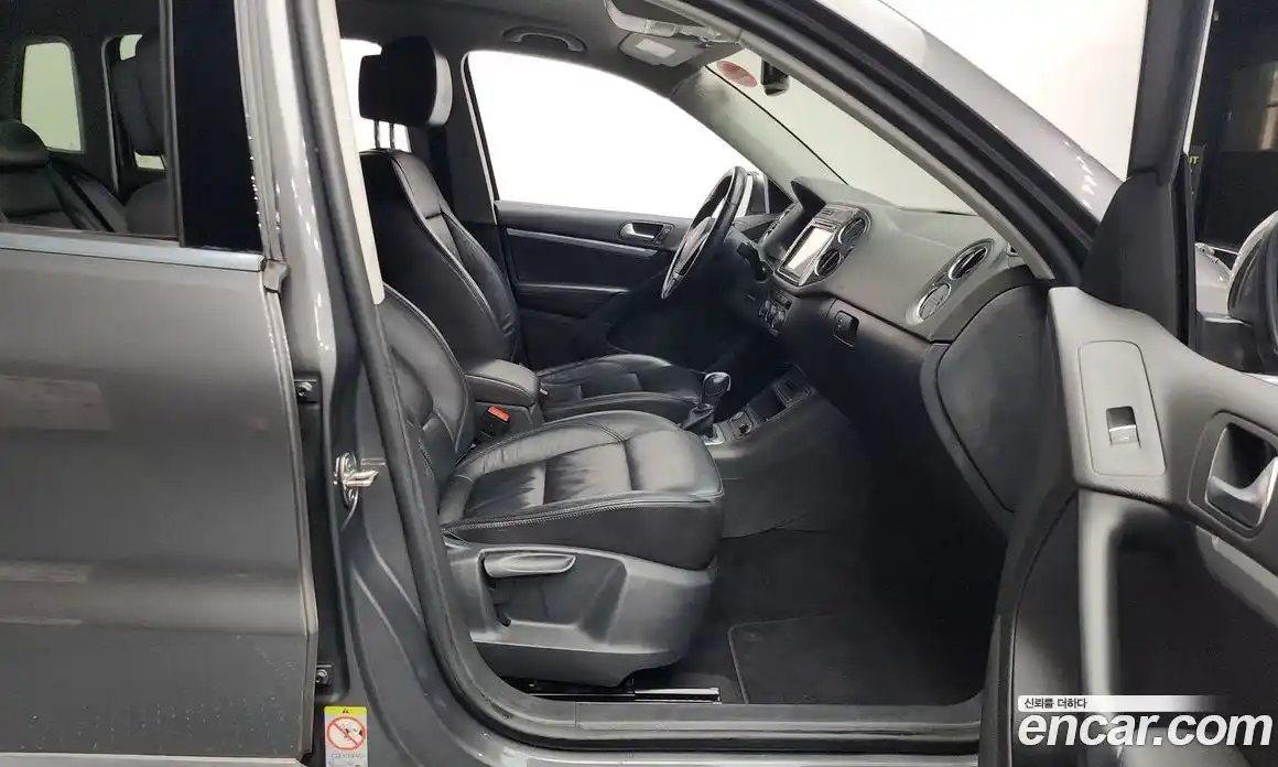 Volkswagen Tiguan 2015 2.0 гидро в Москве № 232226, фото 11