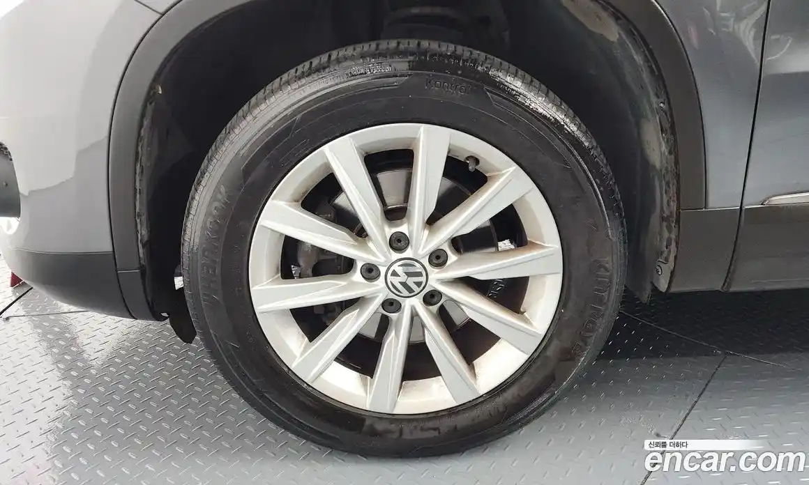 Volkswagen Tiguan 2015 2.0 гидро в Москве № 232226, фото 5