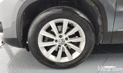 Volkswagen Tiguan 2015 2.0 гидро в Москве № 232226, миниатюра 5