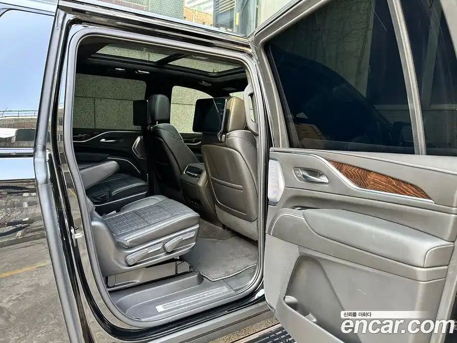Cadillac Escalade 2023 6.2 гидро в Москве № 256500, фото 13