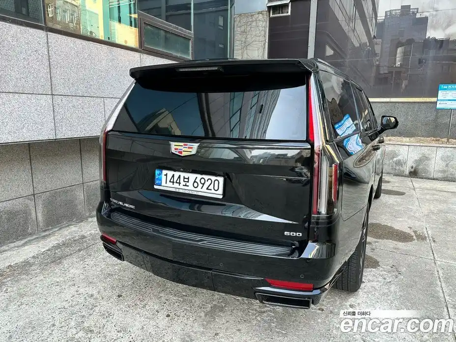 Cadillac Escalade 2023 6.2 гидро в Москве № 256500, фото 4