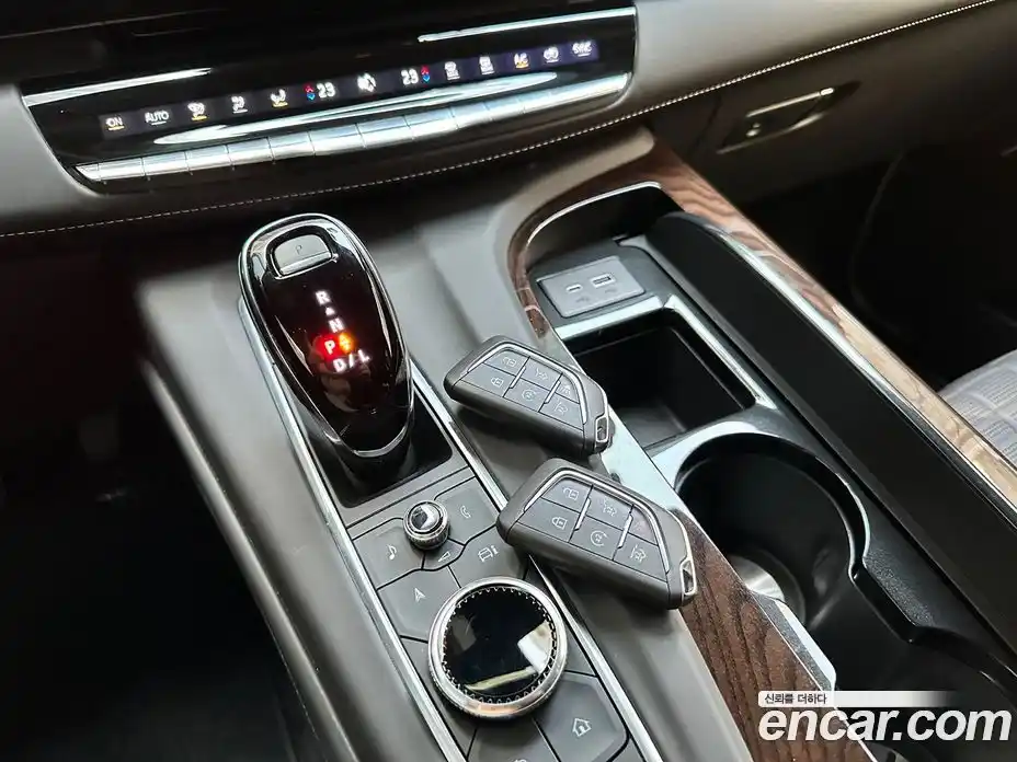 Cadillac Escalade 2023 6.2 гидро в Москве № 256500, фото 9