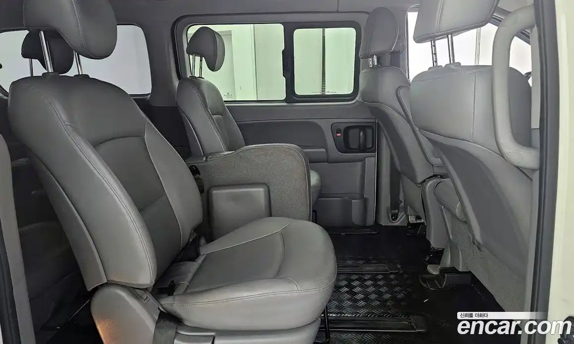 Hyundai Starex 2018 2.5 Автомат в Москве № 1317448, фото 11