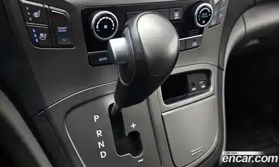 Hyundai Starex 2018 2.5 Автомат в Москве № 1317448, миниатюра 9