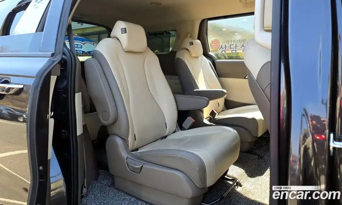 Kia Canival 2023 2.2 Автомат в Москве № 1318528, фото 12