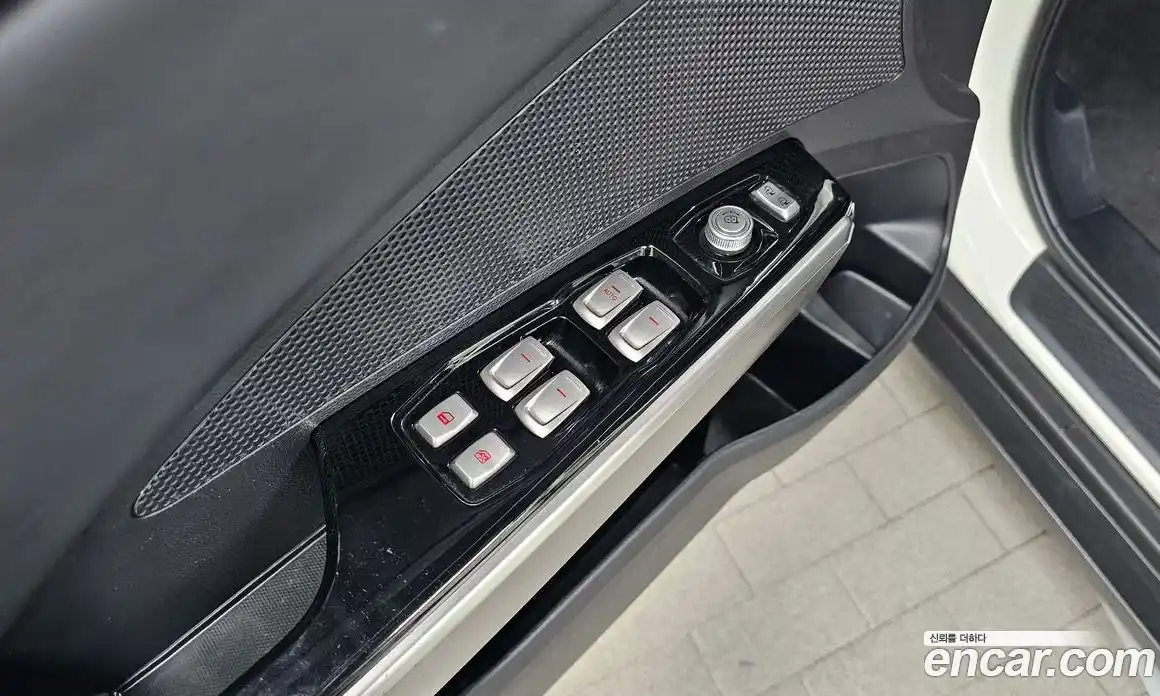 SsangYong TIBOLI 2016 1.6 Автомат в Москве № 1319414, фото 14