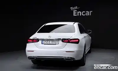 Mercedes-Benz E-Class 2022 2.0 гидро в Москве № 1321977, миниатюра 4