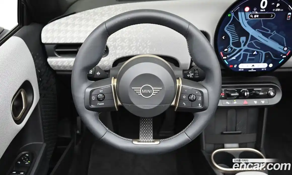 Mini Cooper Convertible 2025 2.0 гидро в Москве № 1322937, фото 13
