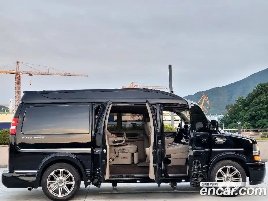 Chevrolet Express Van 2018 6.0 гидро в Москве № 1324585, фото 4