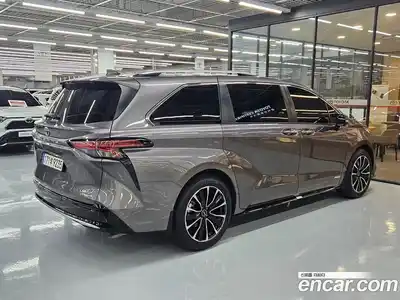 Toyota Sienna 2021 2.5 вариатор в Москве № 1350775, миниатюра 2