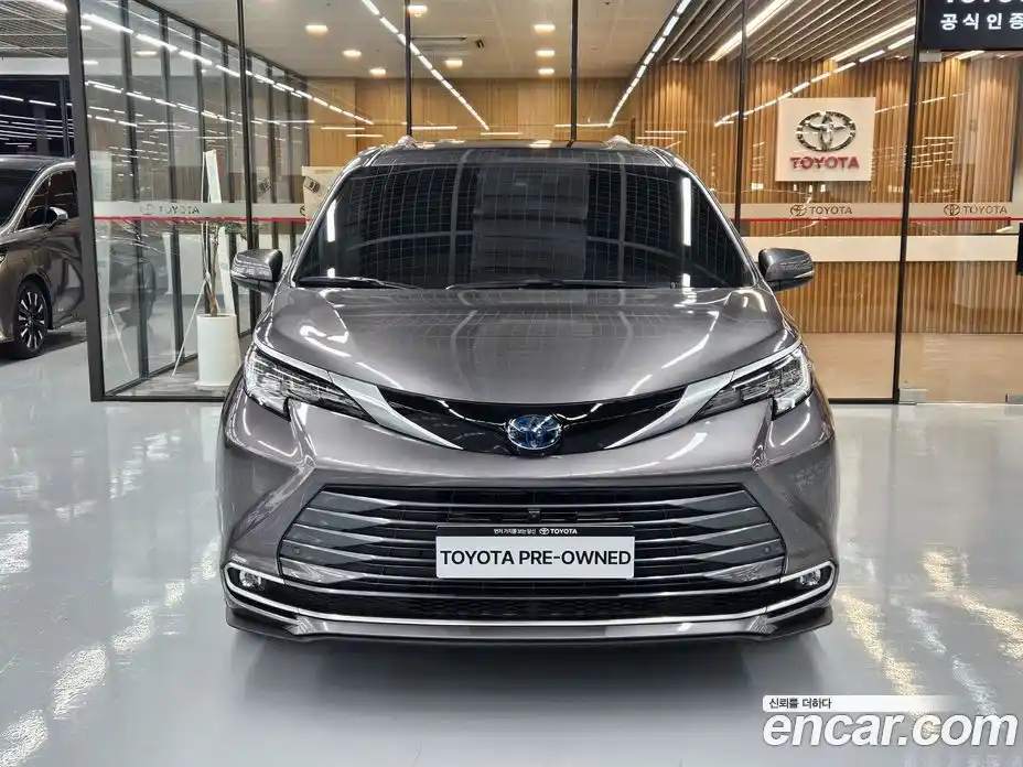 Toyota Sienna 2021 2.5 вариатор в Москве № 1350775, фото 3