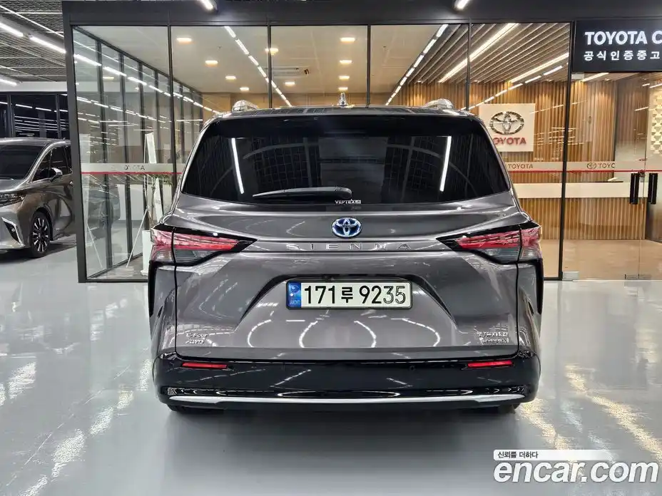 Toyota Sienna 2021 2.5 вариатор в Москве № 1350775, фото 4