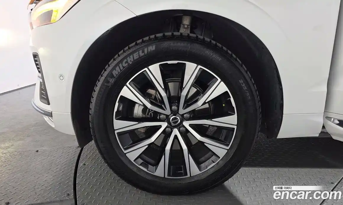 Volvo XC60 2023 2.0 гидро в Москве № 212858, фото 4