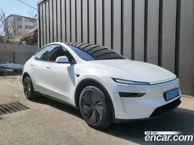 Tesla Model Y, 2026