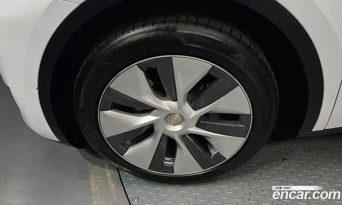 Tesla Model Y 2024 0.2 гидро в Москве № 1323255, фото 5