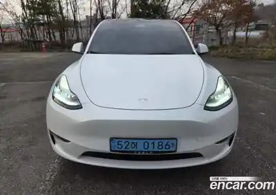 Tesla Model Y, 2022