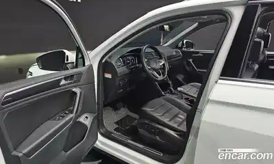 Volkswagen Tiguan 2023 2.0 гидро в Москве № 1323333, миниатюра 10