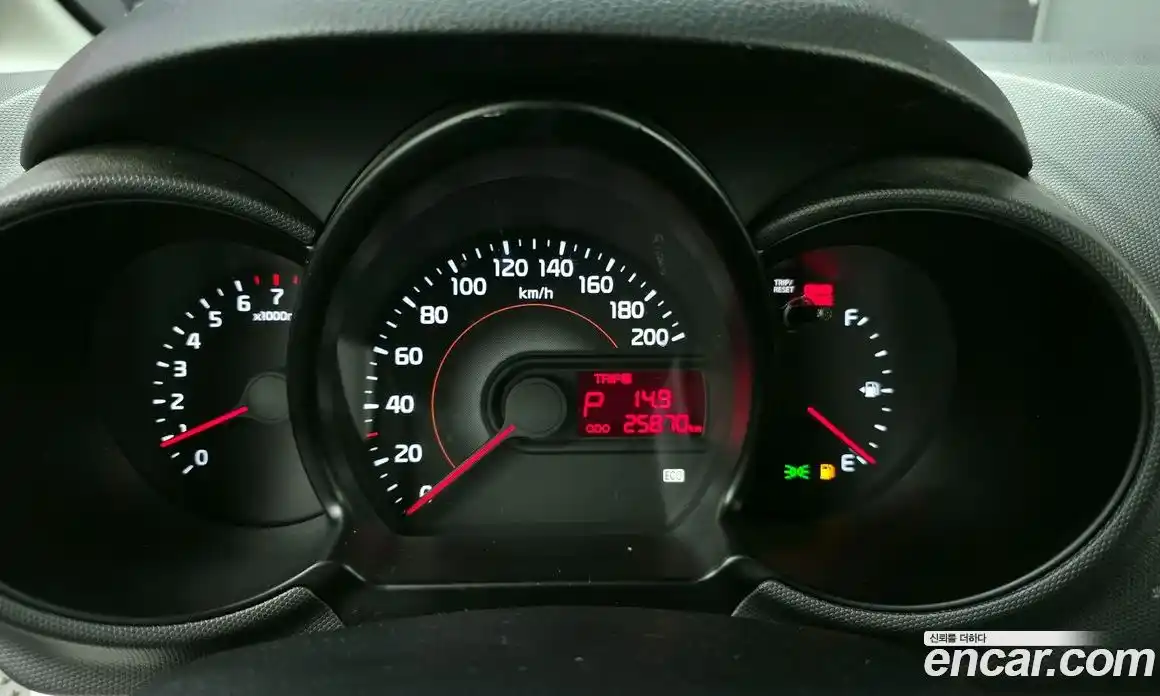 Kia Ray 2014 1.0 Автомат в Москве № 1342796, фото 8