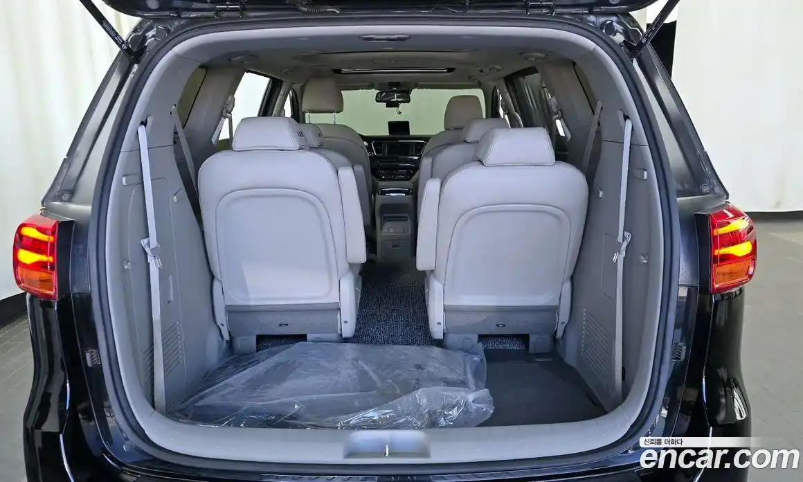 Kia Canival 2018 2.2 Автомат в Москве № 1343099, фото 17