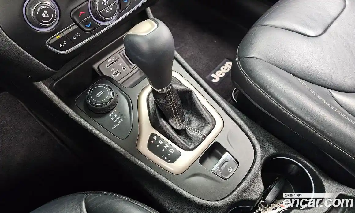 Jeep Cherokee 2015 2.0 гидро в Москве № 1350601, фото 9