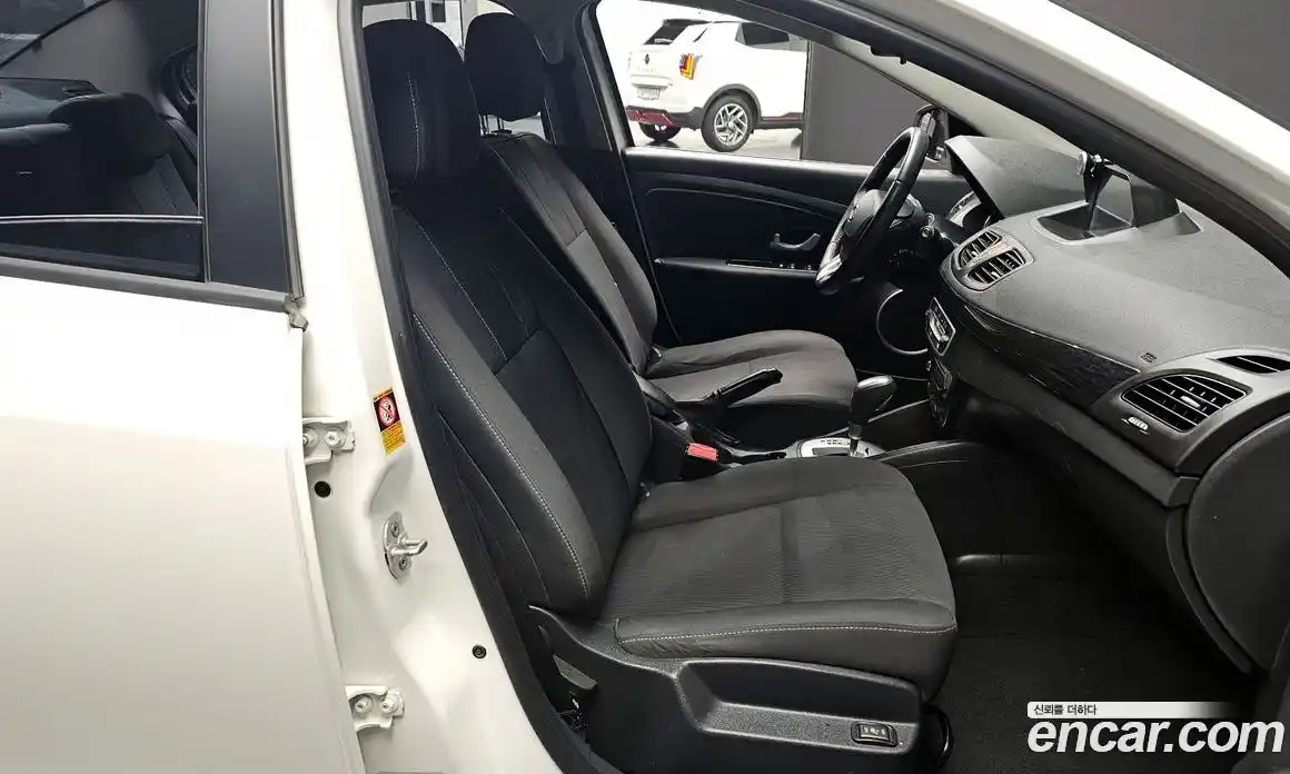Renault SM3 2015 1.6 гидро в Москве № 1321442, фото 10